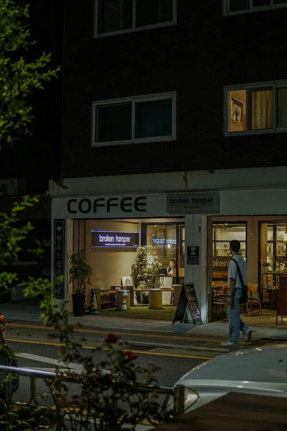 late night cafe in seoul